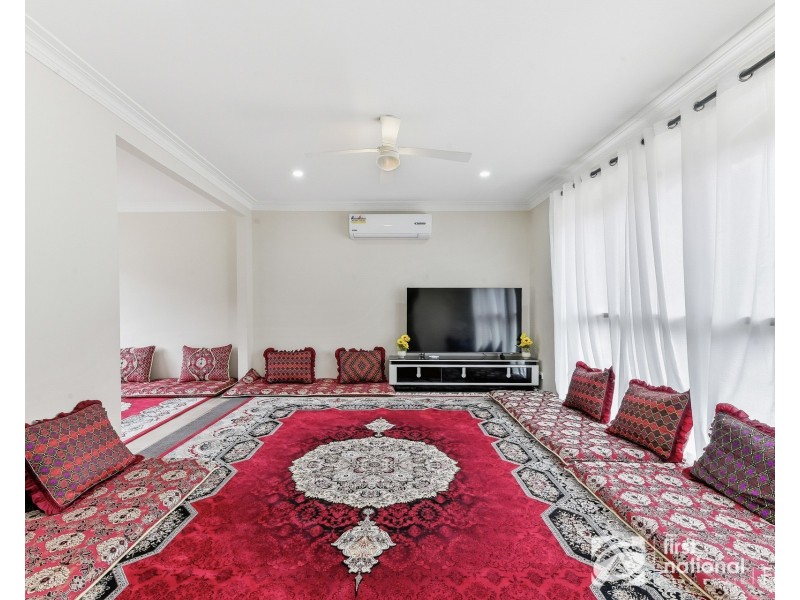 11 Evelyne Avenue, Cranbourne VIC 3977