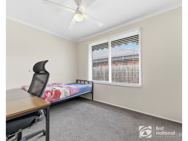 11 Evelyne Avenue, Cranbourne VIC 3977