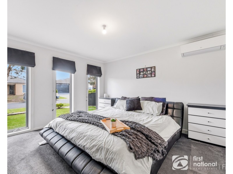 11 Lisa Avenue, Pakenham VIC 3810