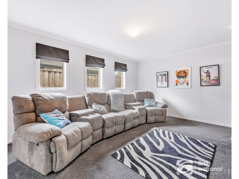 11 Lisa Avenue, Pakenham VIC 3810