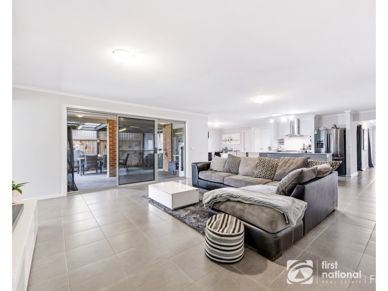 11 Lisa Avenue, Pakenham VIC 3810