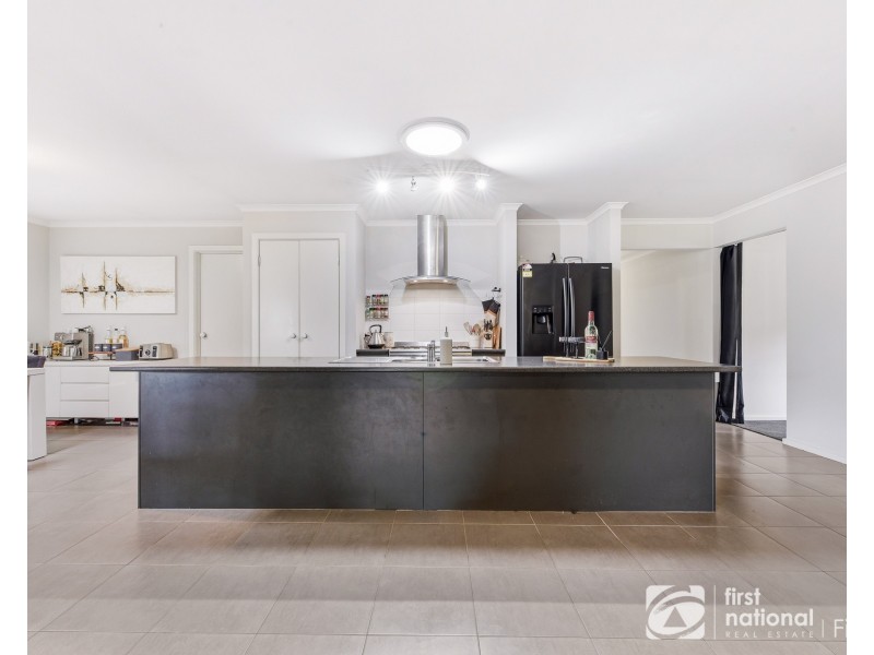 11 Lisa Avenue, Pakenham VIC 3810