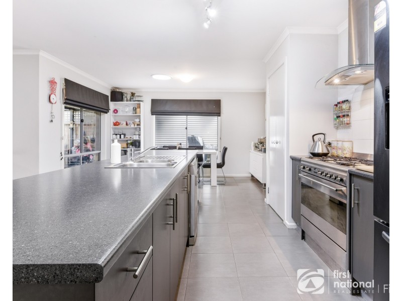 11 Lisa Avenue, Pakenham VIC 3810