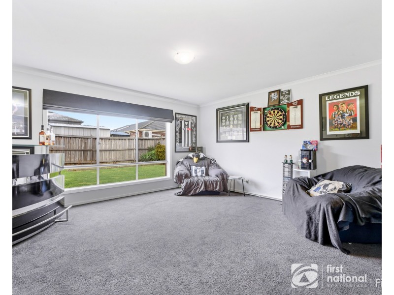 11 Lisa Avenue, Pakenham VIC 3810