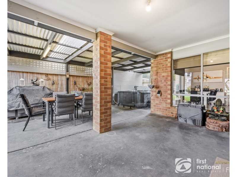 11 Lisa Avenue, Pakenham VIC 3810