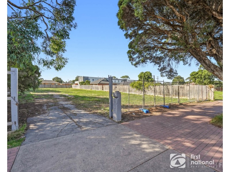 5 Lyall Street, Cranbourne VIC 3977