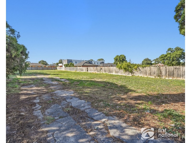 5 Lyall Street, Cranbourne VIC 3977