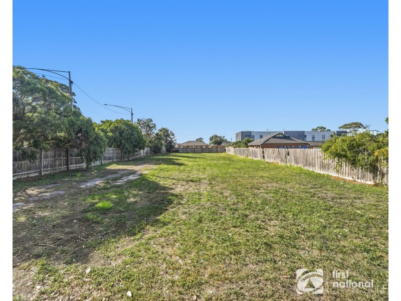 5 Lyall Street, Cranbourne VIC 3977