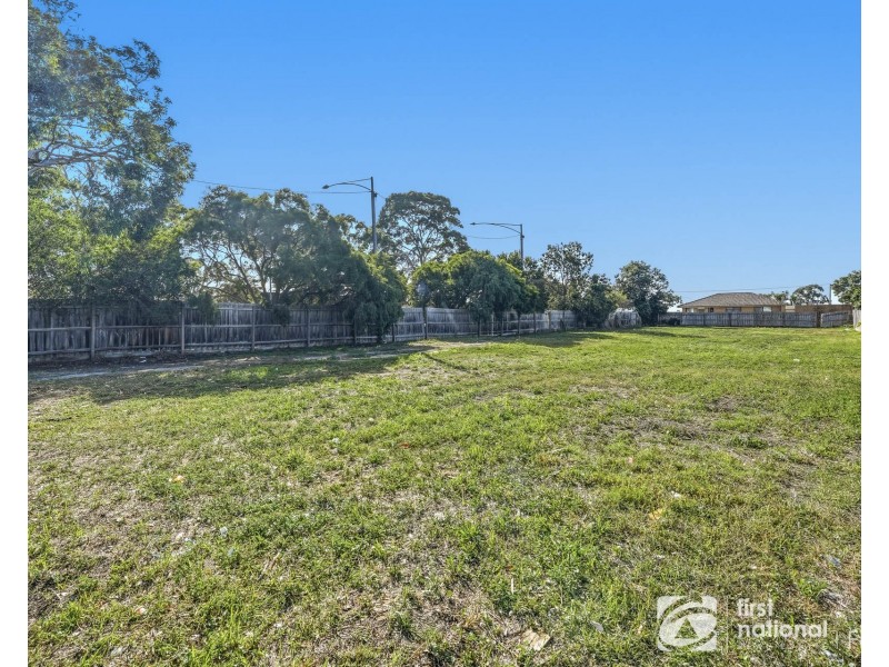5 Lyall Street, Cranbourne VIC 3977