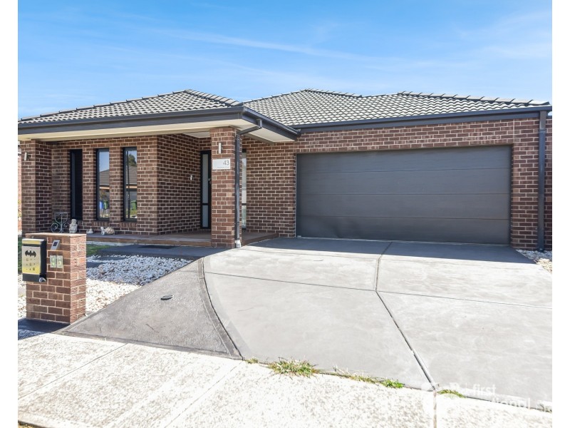 43 Mickleham Drive, Cranbourne North VIC 3977