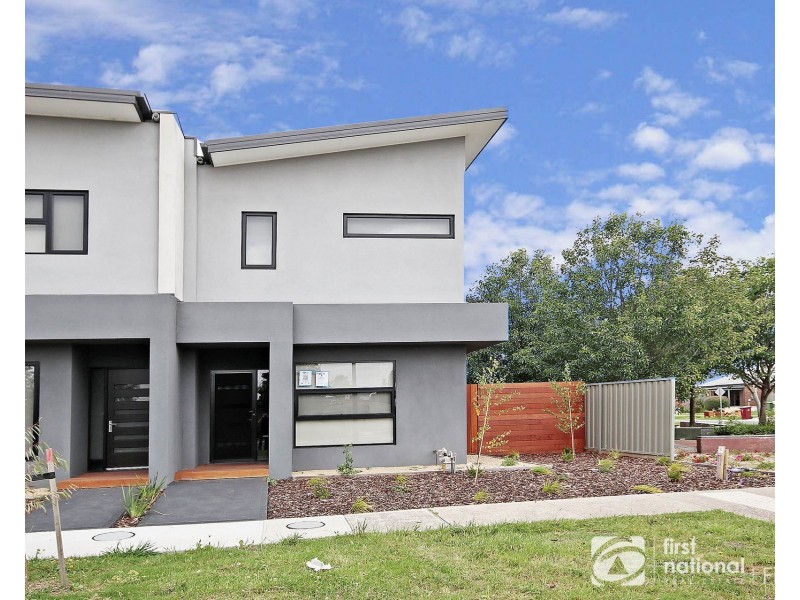 31 Elmslie Drive, Cranbourne East VIC 3977