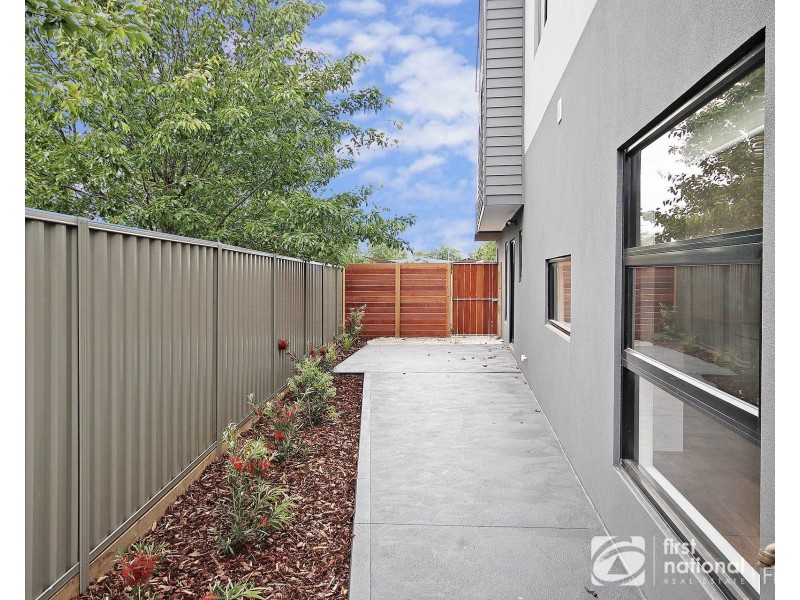 31 Elmslie Drive, Cranbourne East VIC 3977