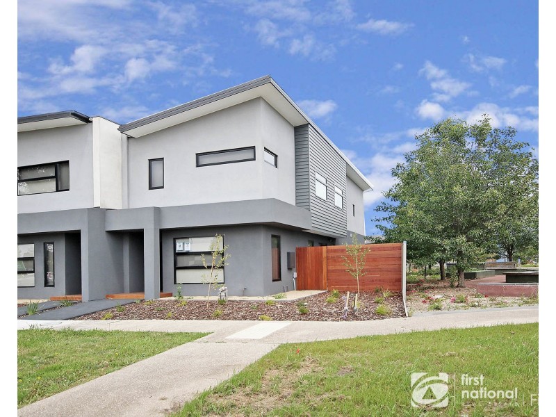 31 Elmslie Drive, Cranbourne East VIC 3977