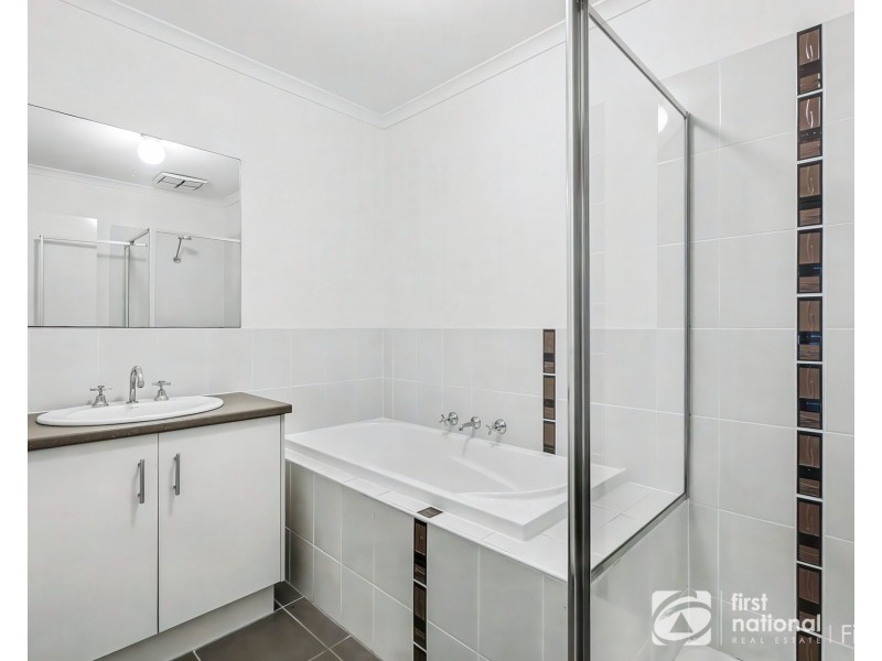 20 Hawkeseye Way, Cranbourne East VIC 3977