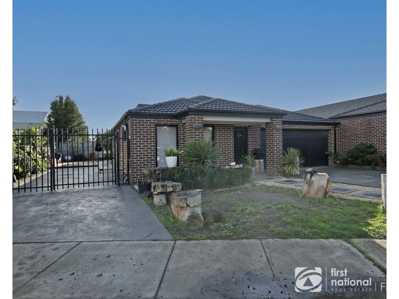 4 Corymbia Lane, Cranbourne West VIC 3977