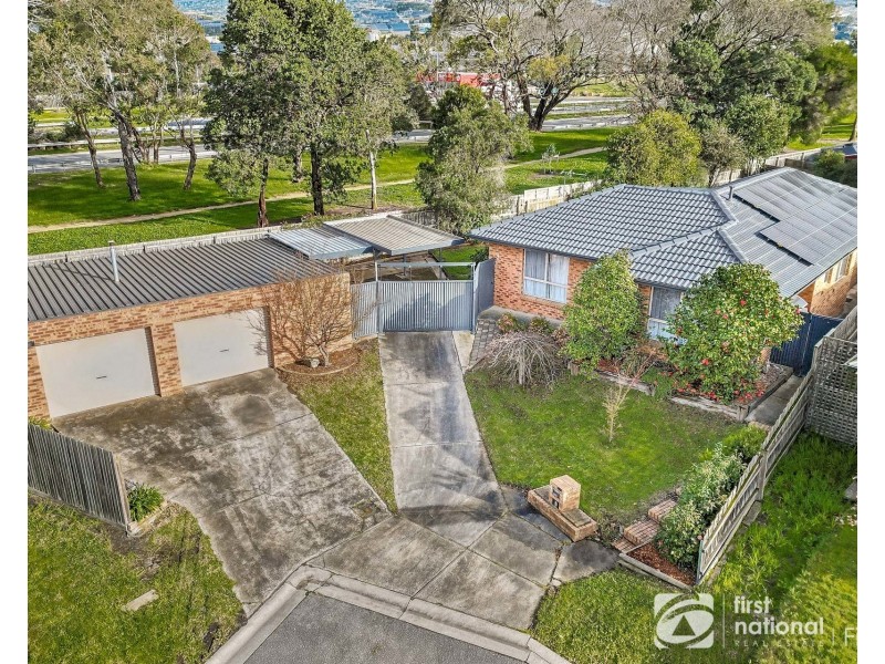 4 Iris Close, Cranbourne North VIC 3977