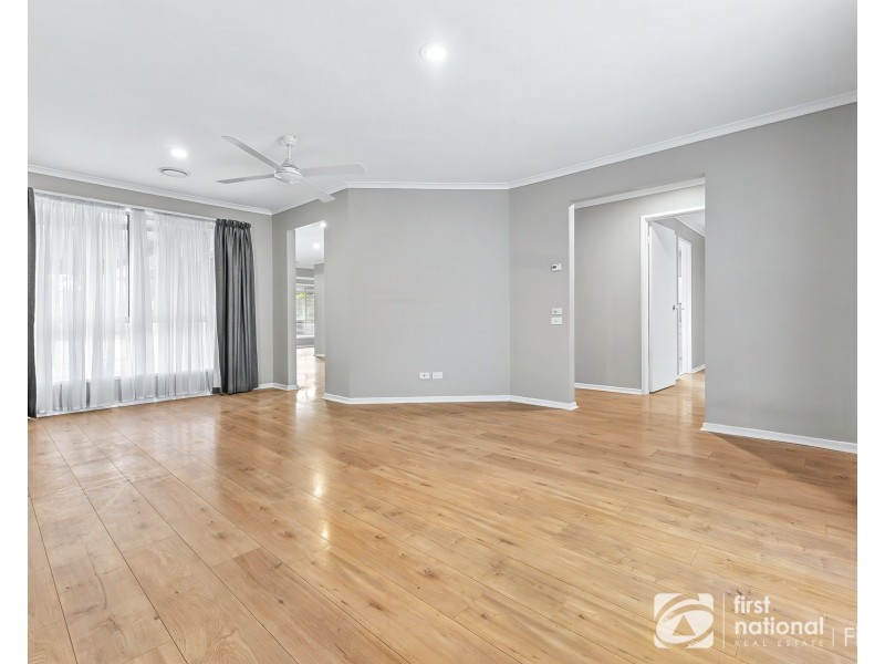4 Iris Close, Cranbourne North VIC 3977