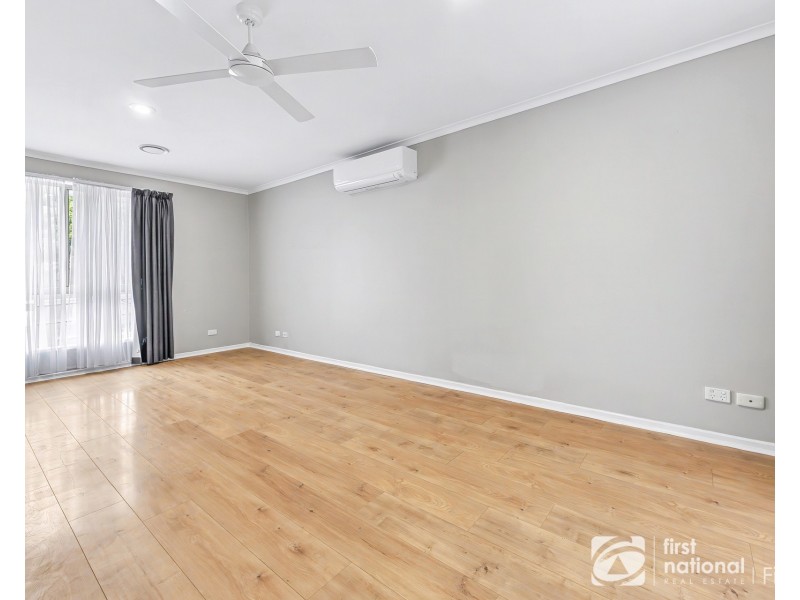 4 Iris Close, Cranbourne North VIC 3977