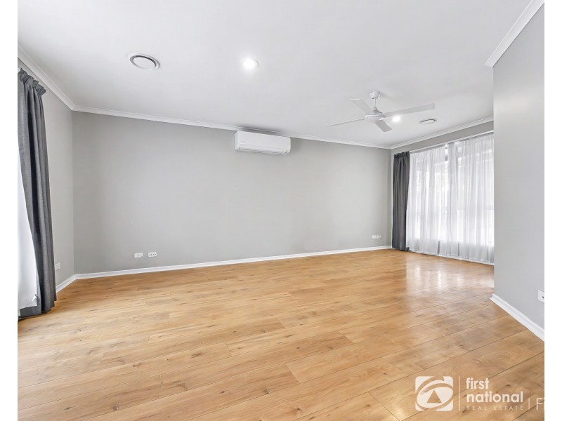 4 Iris Close, Cranbourne North VIC 3977