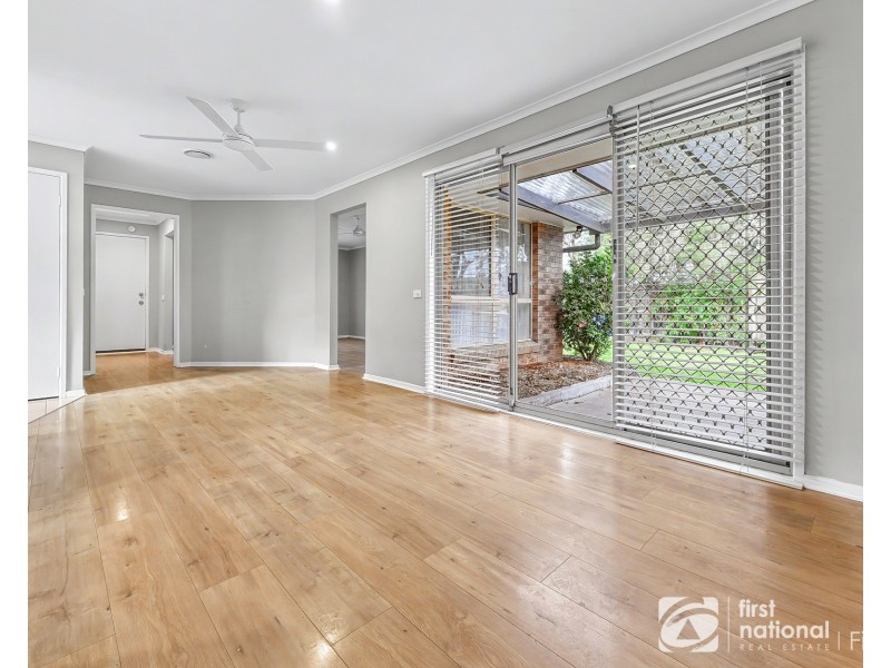 4 Iris Close, Cranbourne North VIC 3977