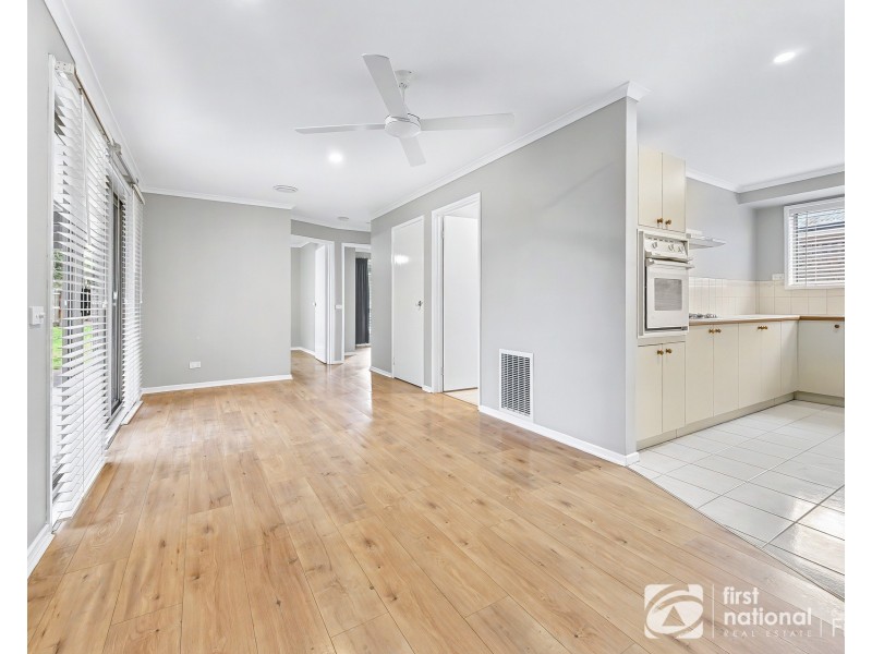4 Iris Close, Cranbourne North VIC 3977