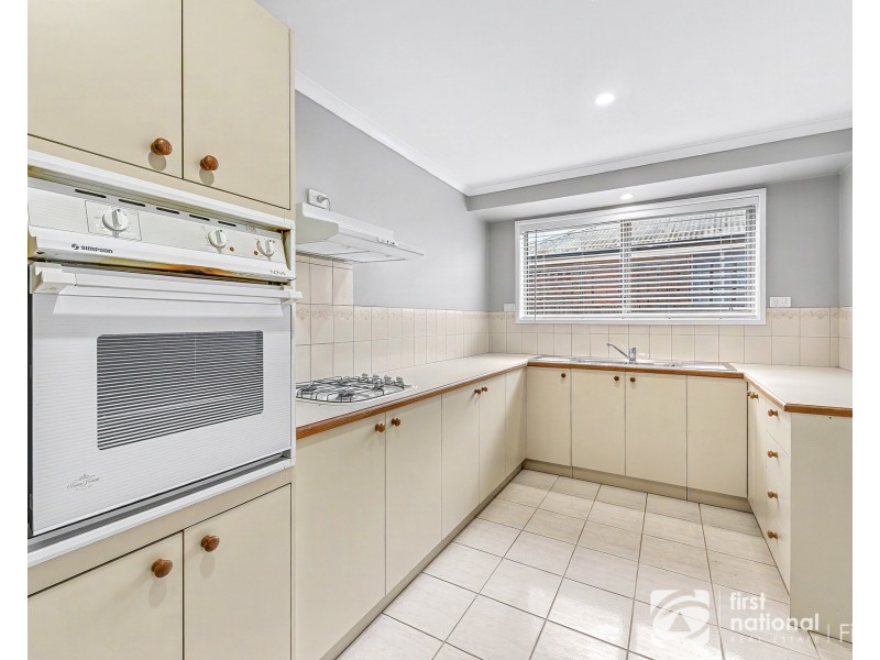 4 Iris Close, Cranbourne North VIC 3977