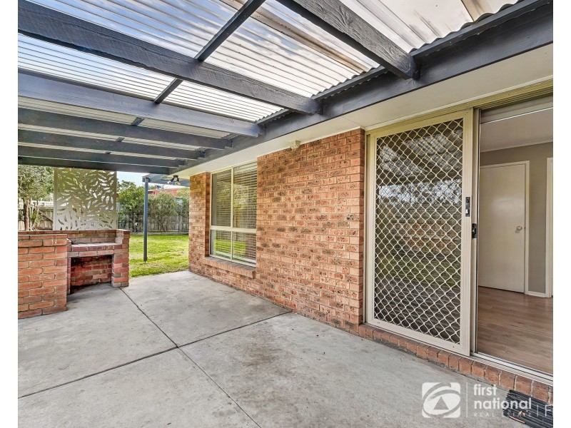 4 Iris Close, Cranbourne North VIC 3977