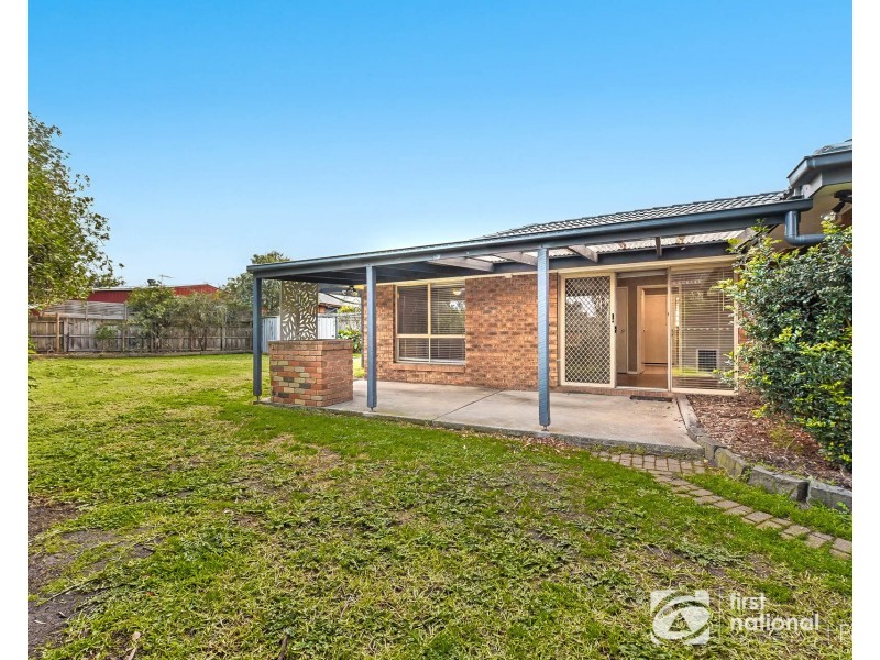 4 Iris Close, Cranbourne North VIC 3977