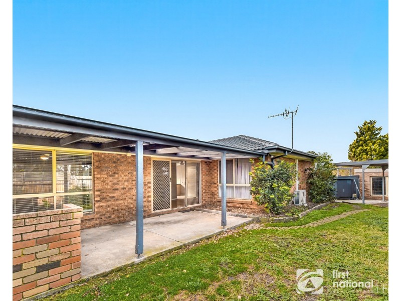 4 Iris Close, Cranbourne North VIC 3977