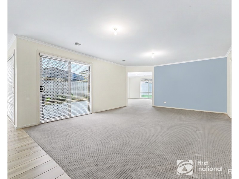 27 Violet Way, Cranbourne VIC 3977