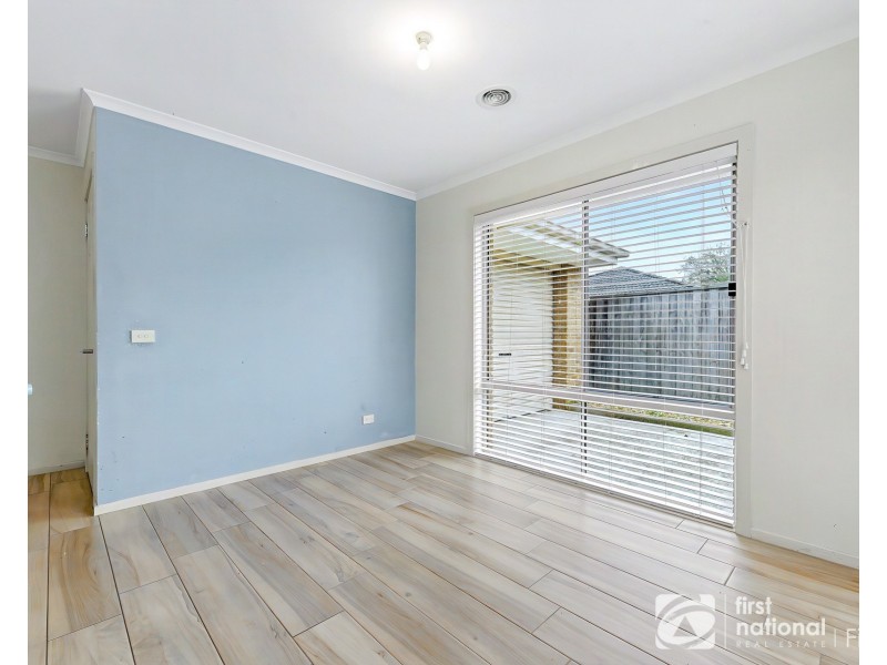27 Violet Way, Cranbourne VIC 3977