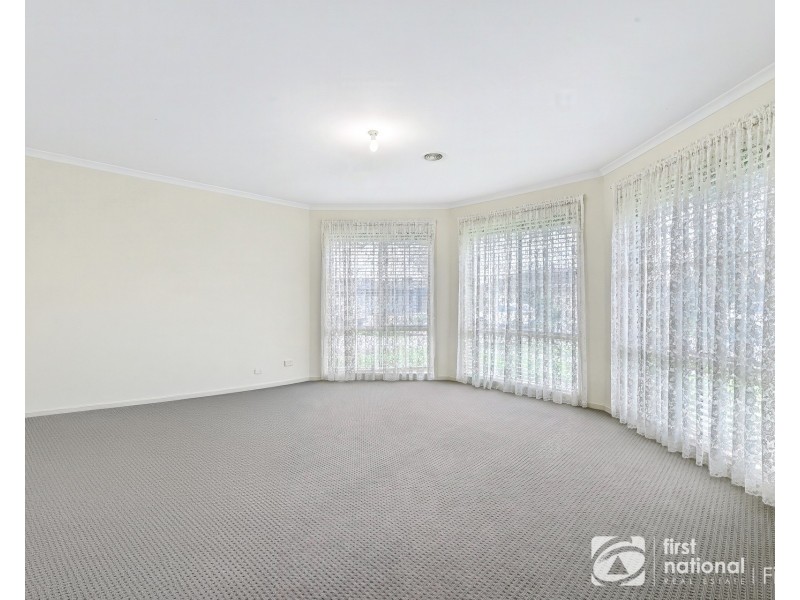 27 Violet Way, Cranbourne VIC 3977