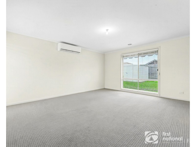 27 Violet Way, Cranbourne VIC 3977