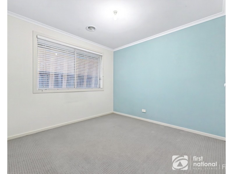 27 Violet Way, Cranbourne VIC 3977