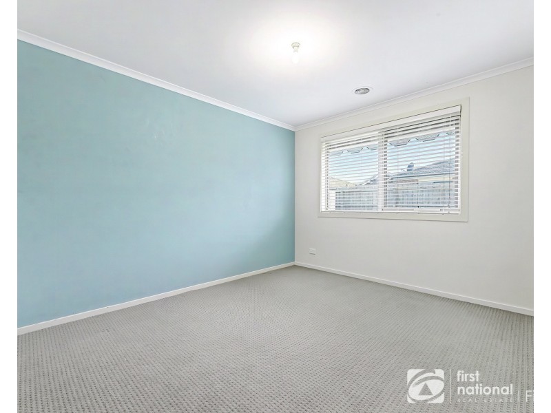 27 Violet Way, Cranbourne VIC 3977