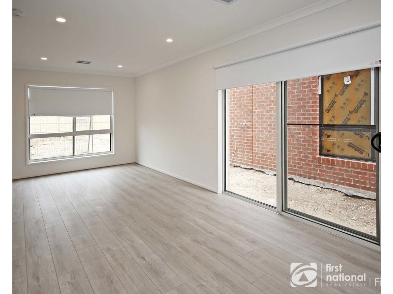16 Lapis Street, Clyde VIC 3978