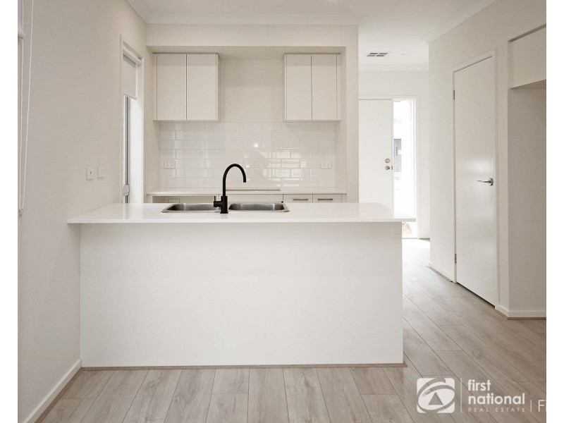 16 Lapis Street, Clyde VIC 3978