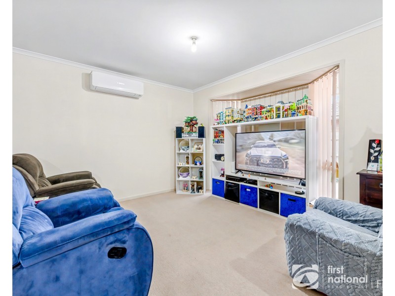 2/11 Rachel Drive, Cranbourne VIC 3977