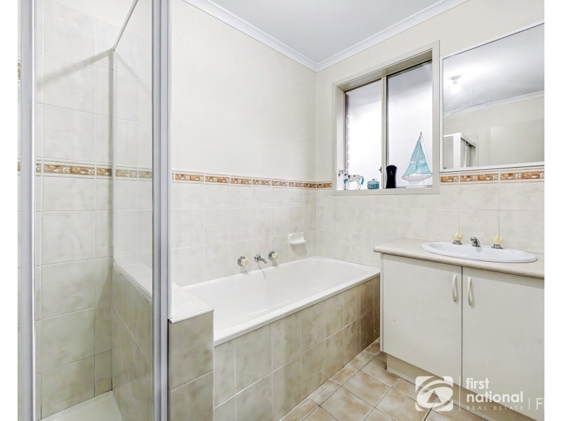 2/11 Rachel Drive, Cranbourne VIC 3977