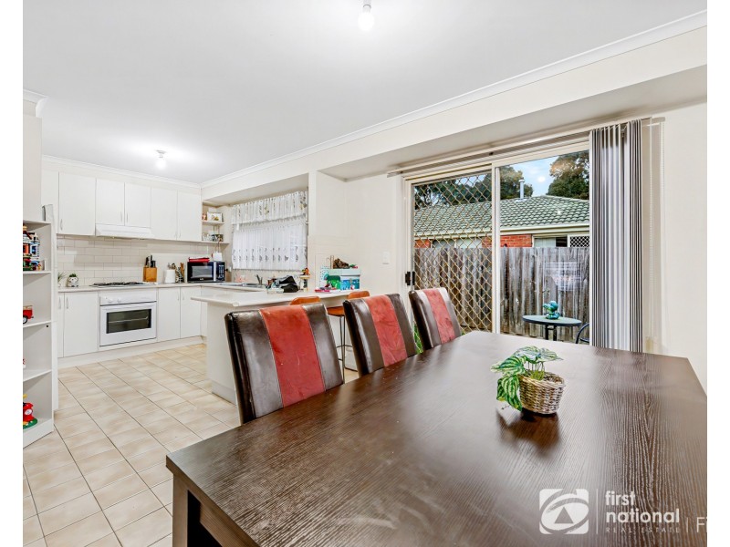 2/11 Rachel Drive, Cranbourne VIC 3977