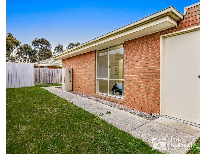 2/11 Rachel Drive, Cranbourne VIC 3977