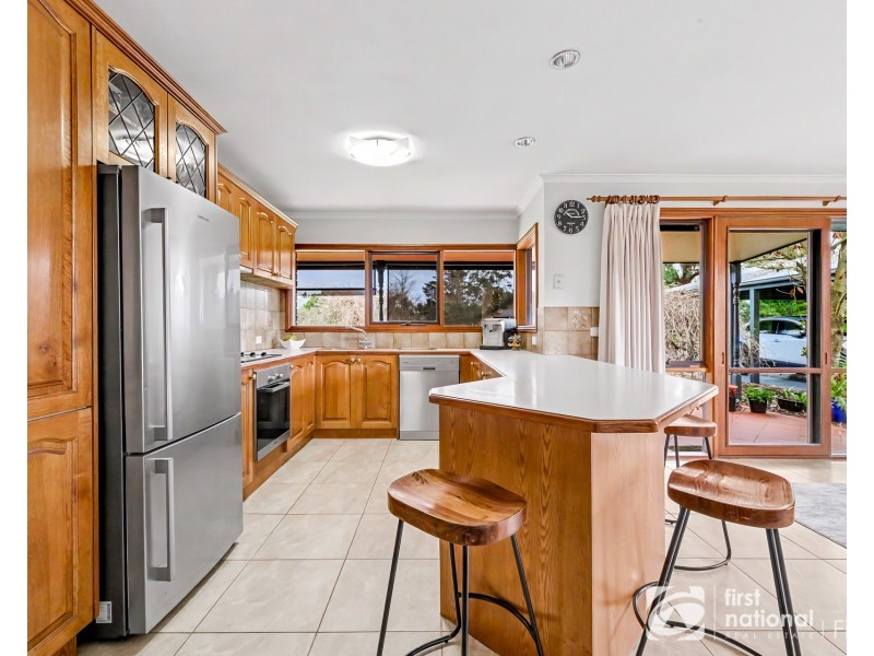 54 Worthing Road, Devon Meadows VIC 3977