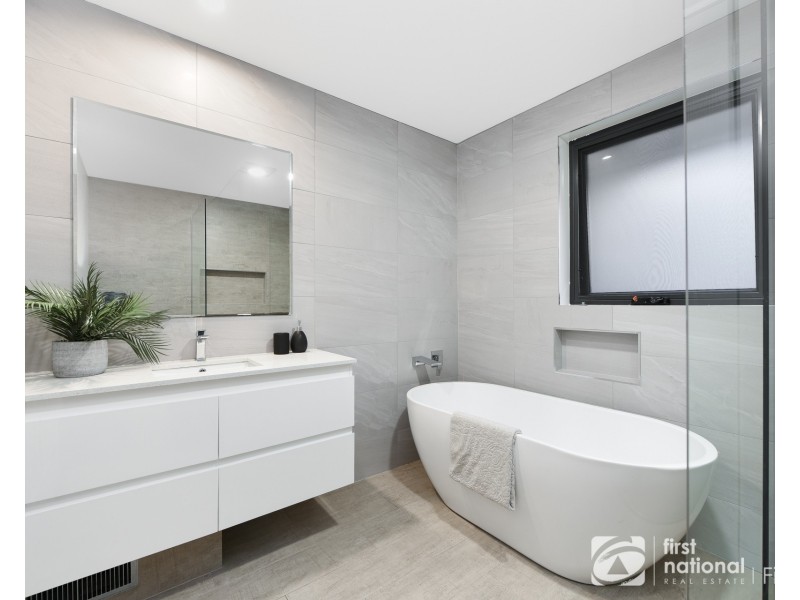 21 James Cook Drive, Cranbourne VIC 3977