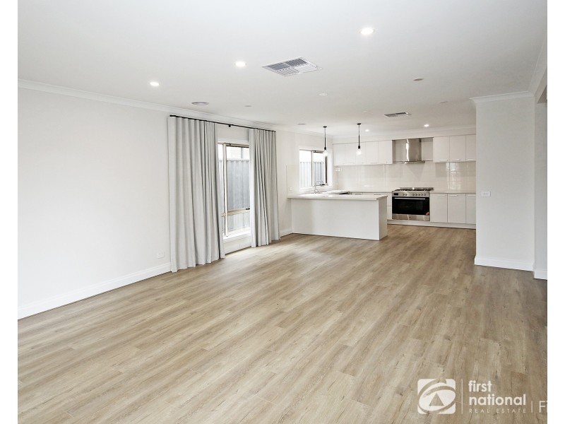 6 Canterbury Street, Cranbourne VIC 3977