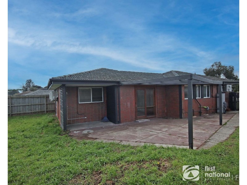 5 Fairbairn Road, Cranbourne VIC 3977