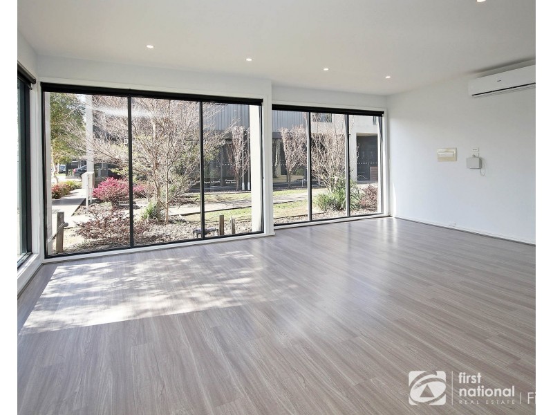 24 Push-Pea Way, Cranbourne West VIC 3977