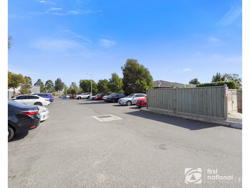 27 Linden Tree, Cranbourne North VIC 3977