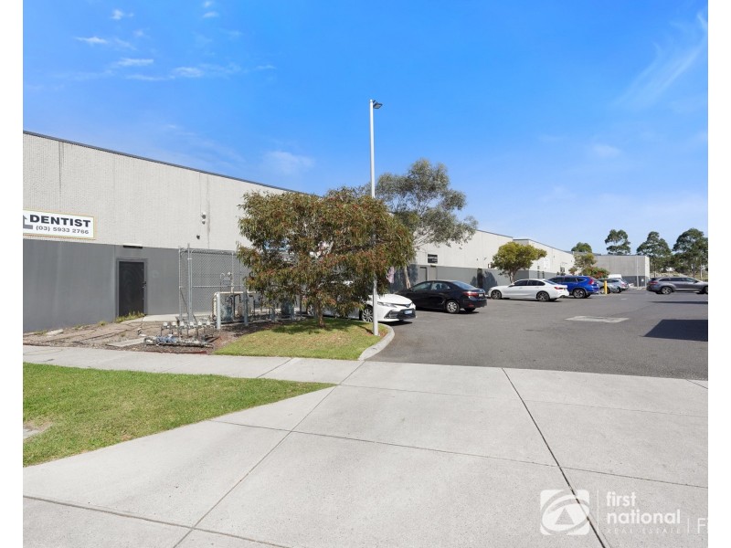 27 Linden Tree, Cranbourne North VIC 3977