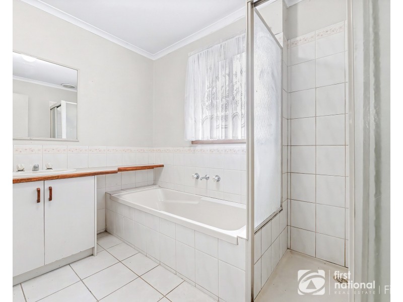 2/38 Cranbourne Drive, Cranbourne VIC 3977