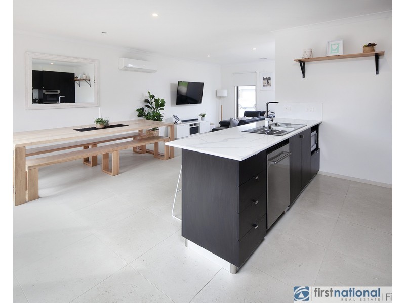 39 Hayton Park Boulevard, Cranbourne West VIC 3977